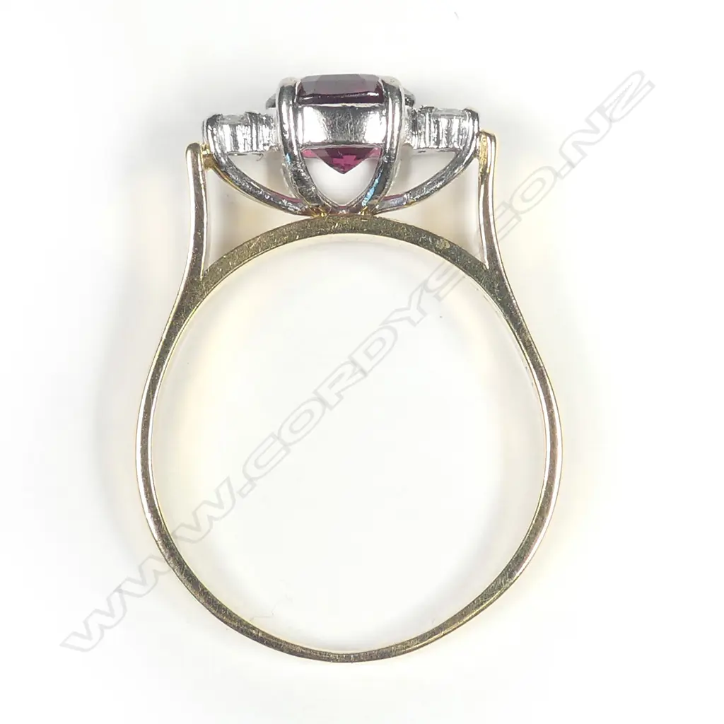 An 18ct gold garnet and diamond ring Image 1++
