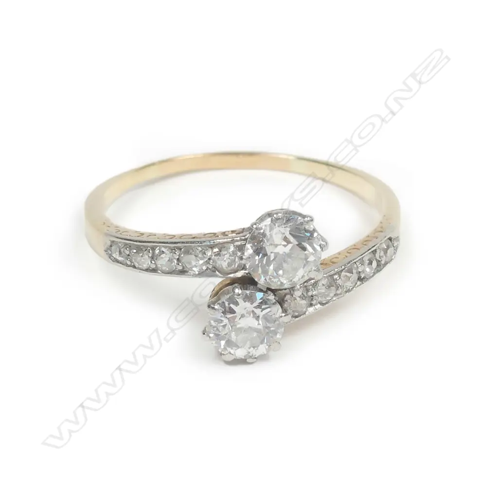 An estate 18ct gold and diamond ring Image 1++