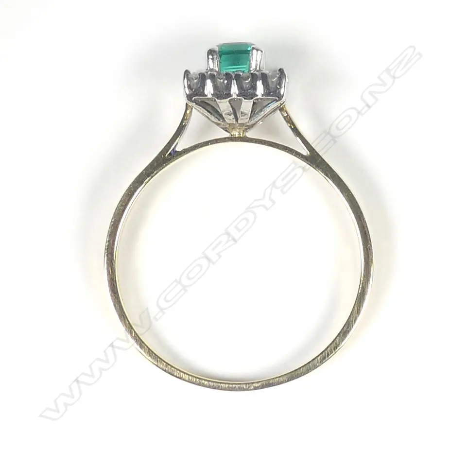 An 18ct gold diamond and emerald ring Image 1++
