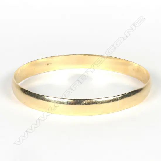 A 9ct gold bangle
