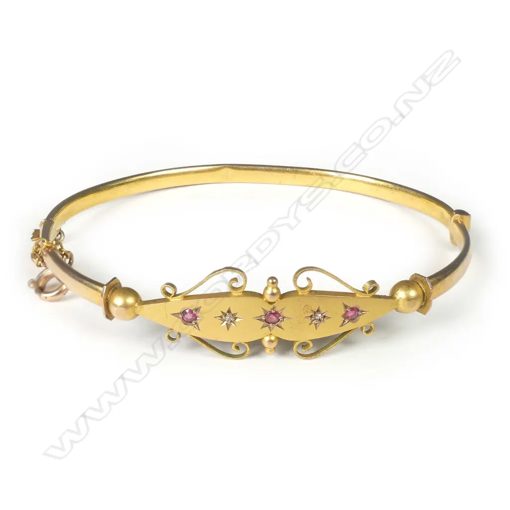 Edwardian 9ct yellow gold hinged bangle Image 1++