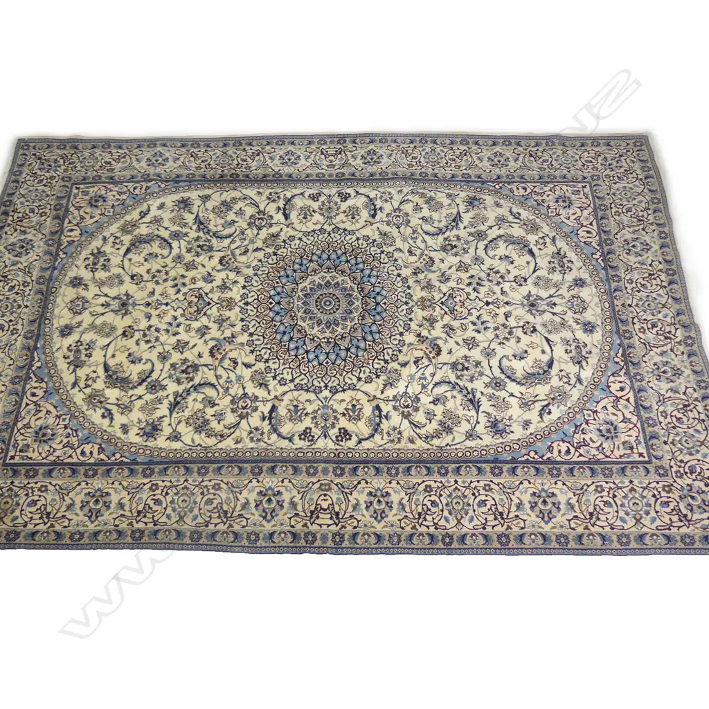 A fine Persian silk and wool pile Nain carpet Image 1++