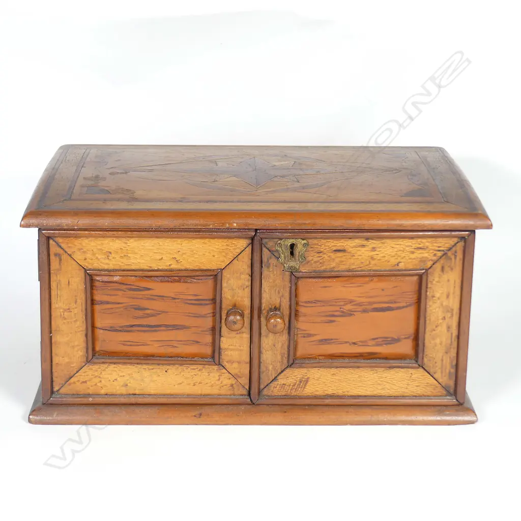 A N.Z colonial woods attributed Jewell & Co. jewellery box. the lid with an eight-point star within a diamond panel Image 1++