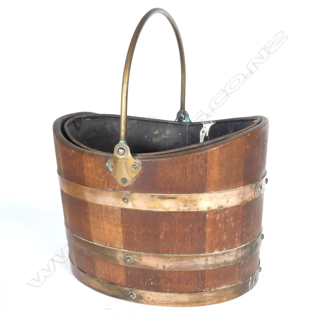 A coopered coal scuttle with copper binding and handle Image 1++