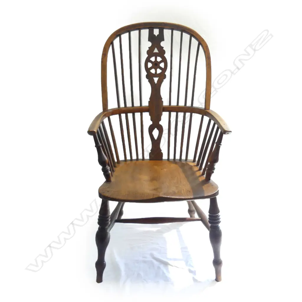An 19thC English birch and elm Windsor elbow chair Image 1++