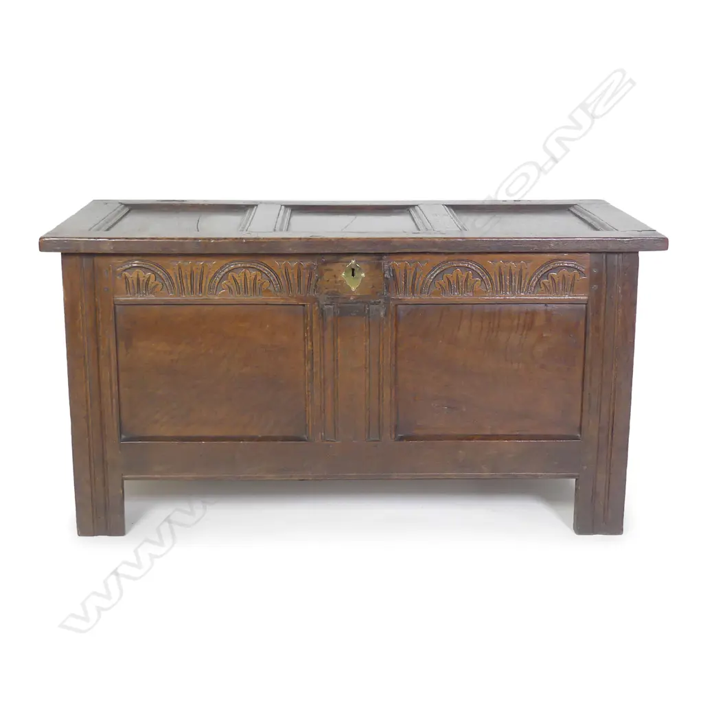 An early Georgian oak coffer Image 1++