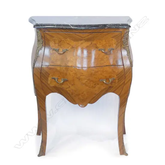 A French style small bombe commode