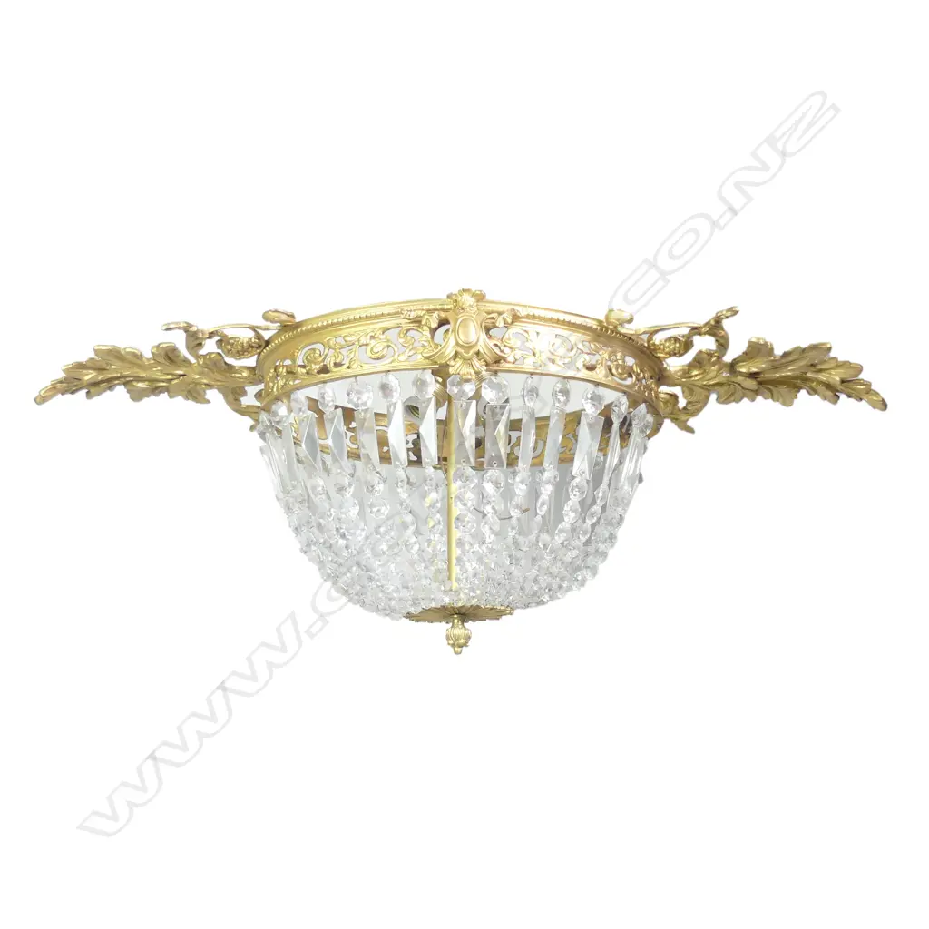 An unusual chandelier Image 1++