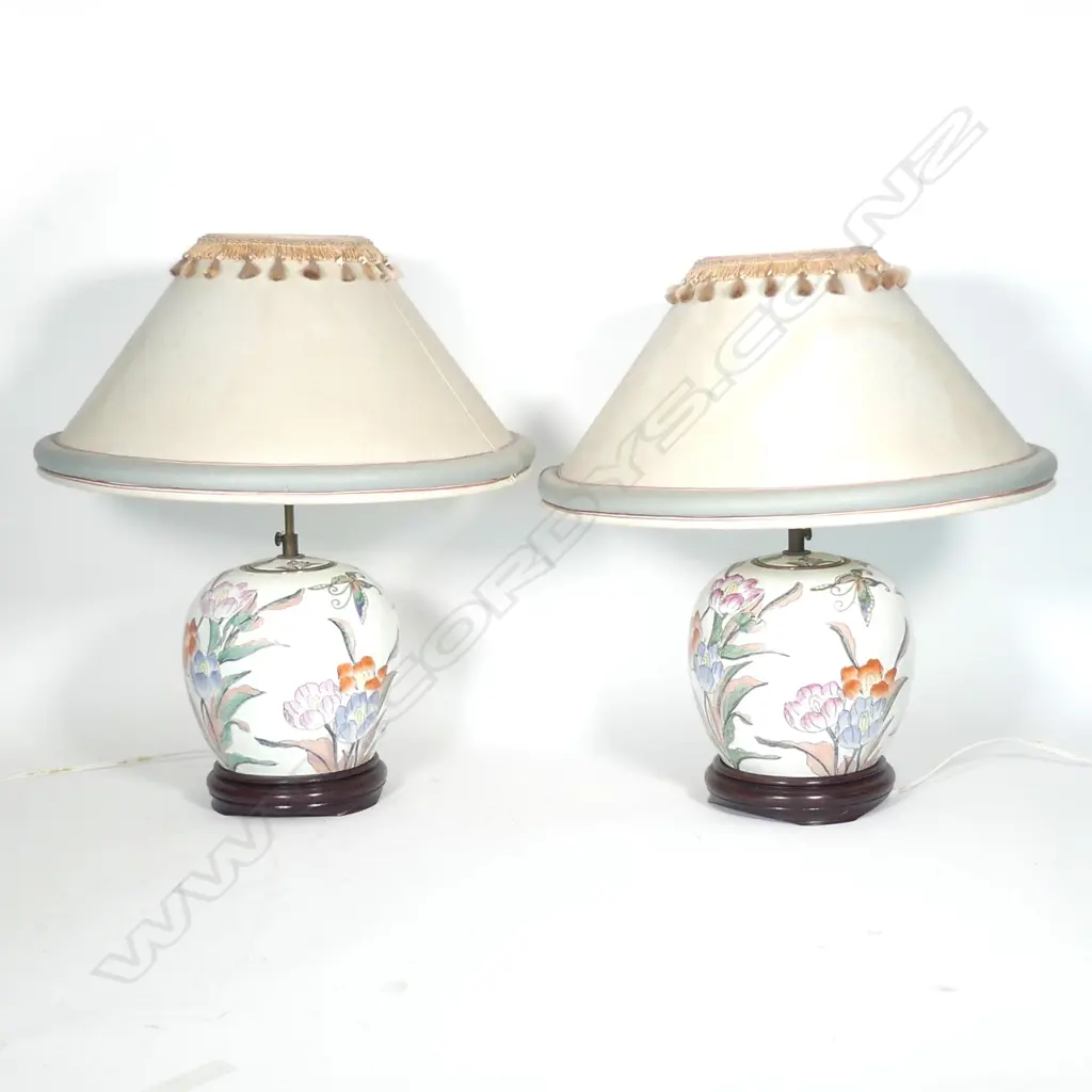 A pair of Chinese ginger jar table lamps Image 1++