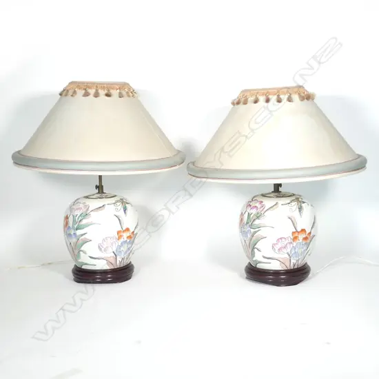 A pair of Chinese ginger jar table lamps