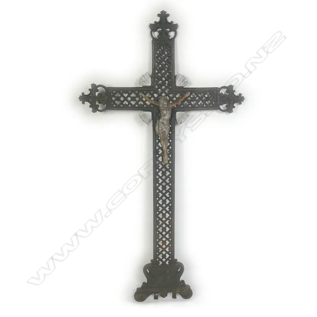 A vintage French cast iron crucifix Image 1++