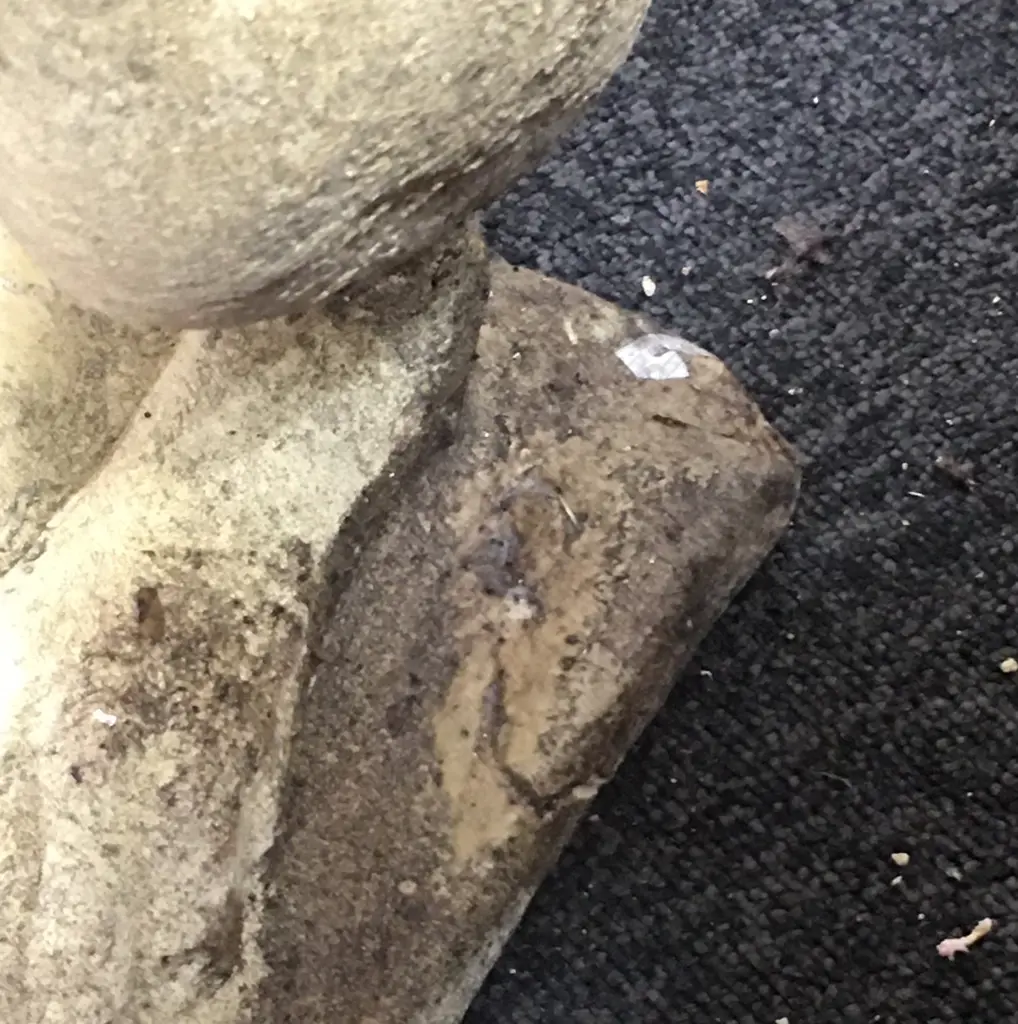 A pair of Church Stone classical seated hunting dogs Image 1++