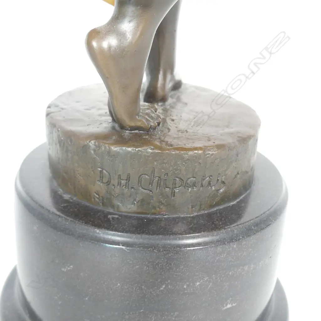 An Art Deco gold patinated bronze statuette 'Hindu Dancer' Image 1++