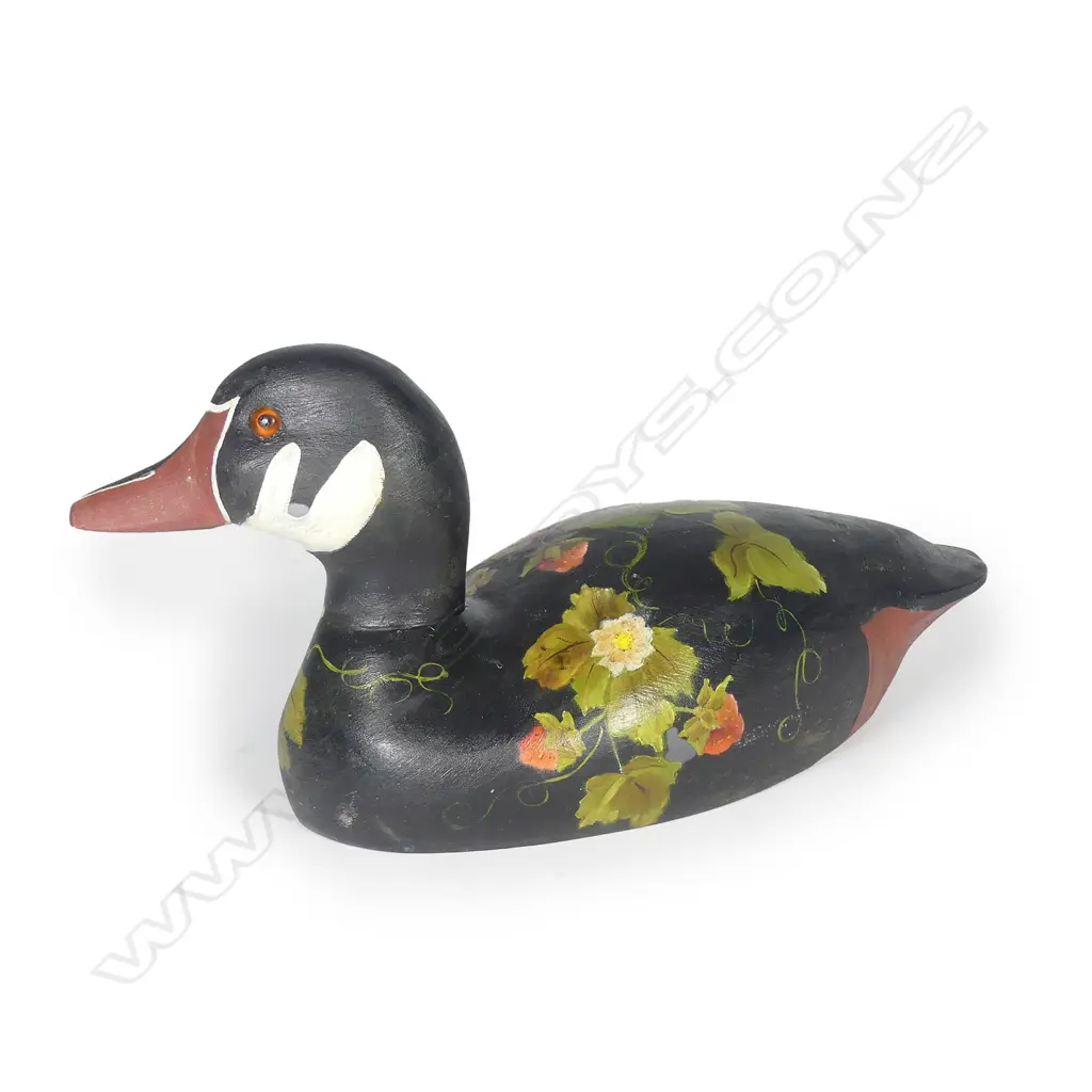 A 11½" wooden carved and painted display duck decoy Image 1++