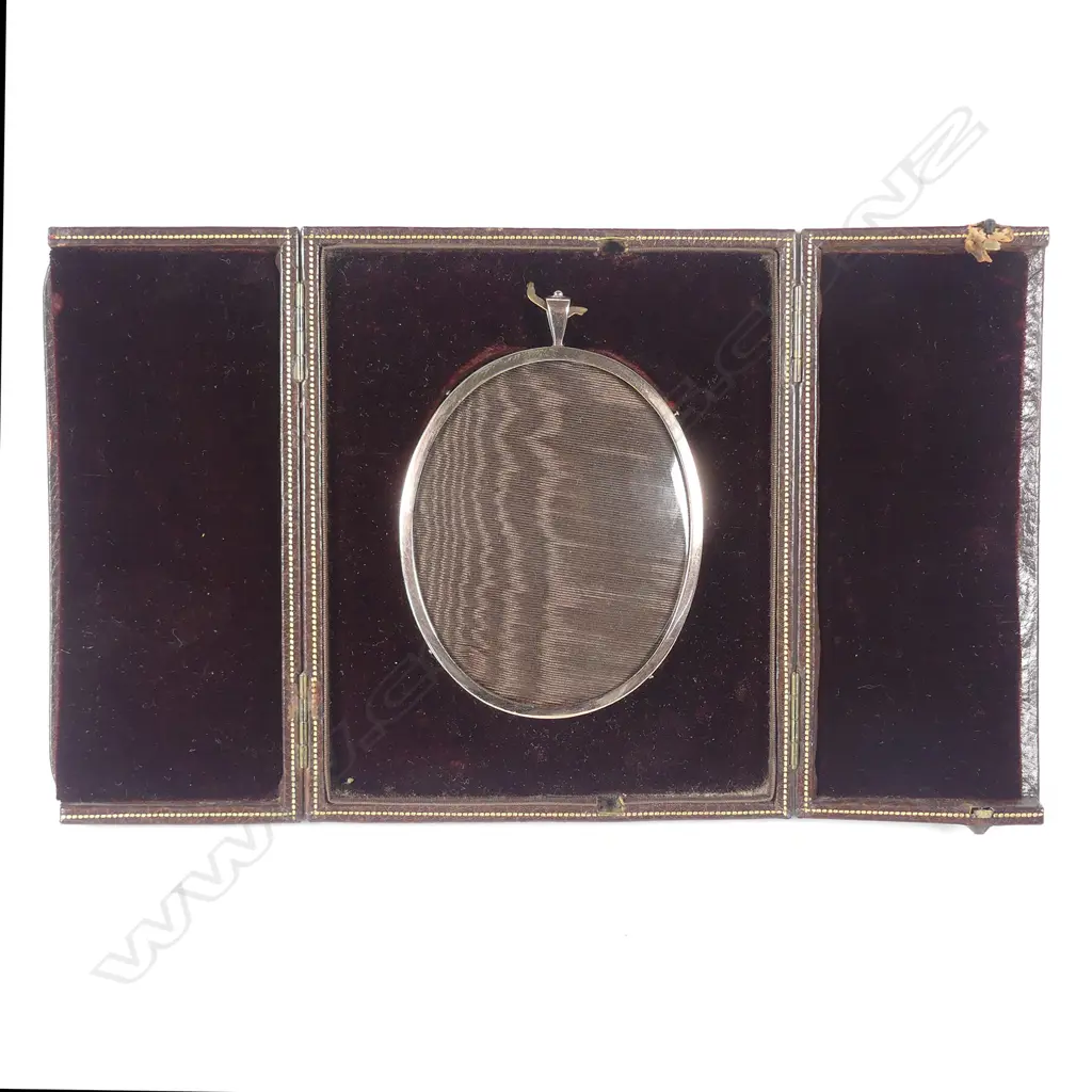 A silver gilt portrait miniature frame Image 1++