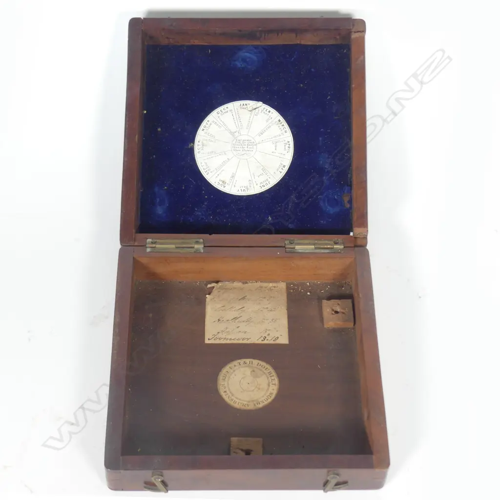 An uncommon late 19thC lacquered brass portable sundial by T & H Doublet Image 1++