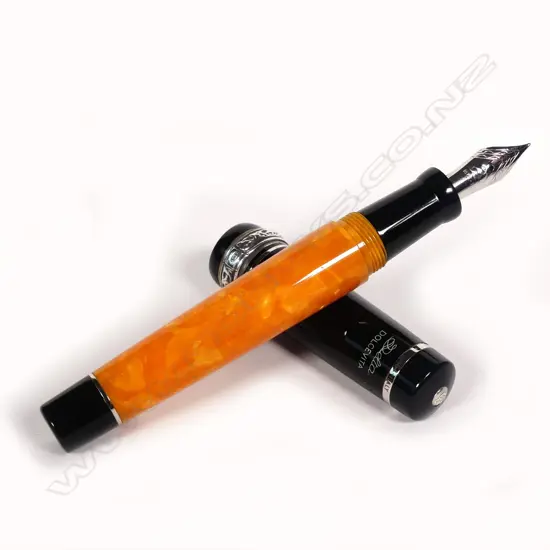 An Italian Delta 'Dolce Vita' fountain pen