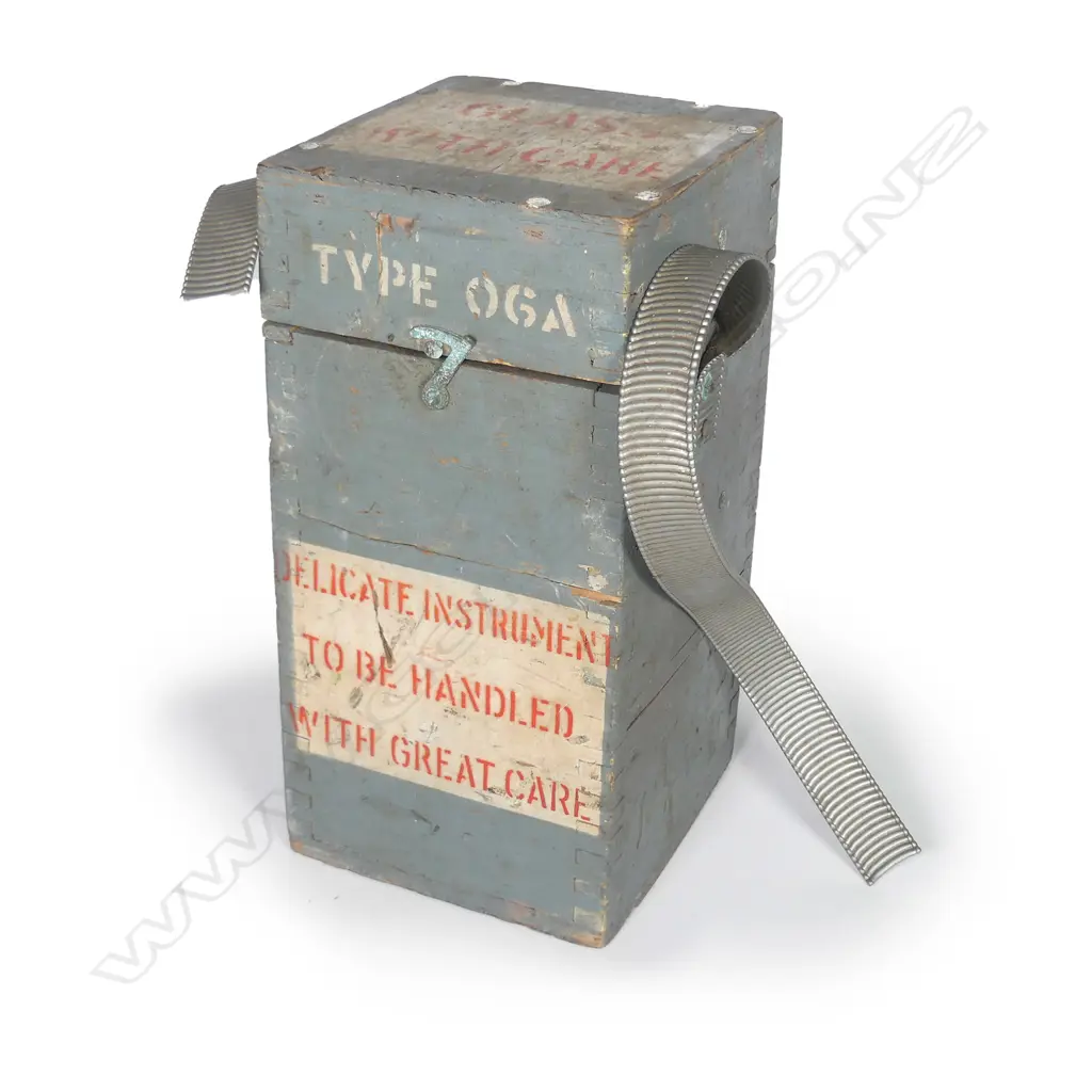 A compass belonging to Air Chief Marshal Sir Keith Park Image 1++