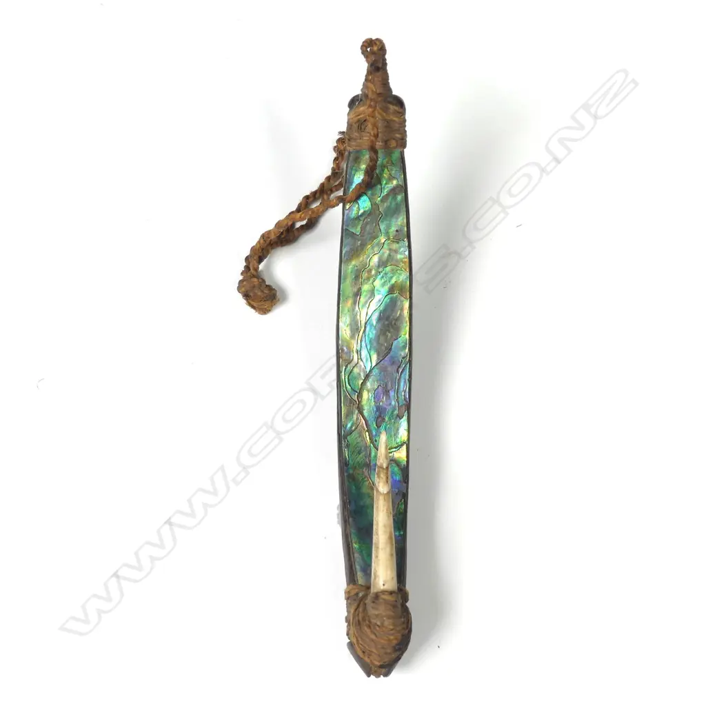 A 19thC Maori pa kahawai trolling lure Image 1++