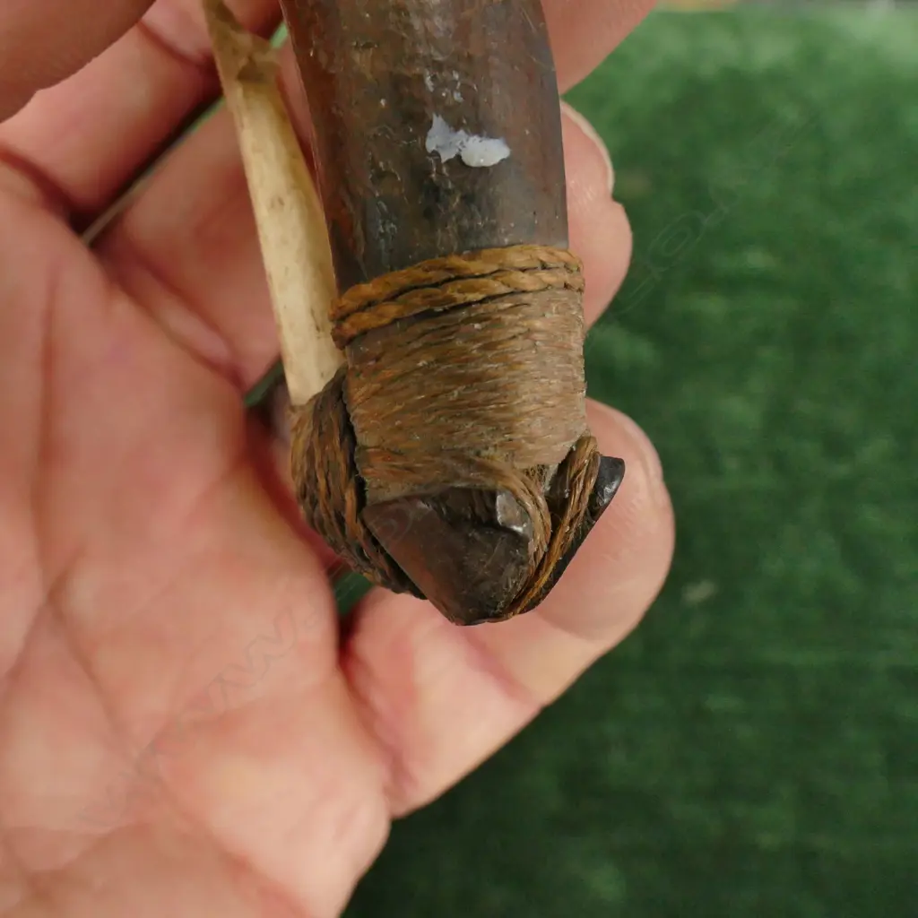 A 19thC Maori pa kahawai trolling lure Image 1++