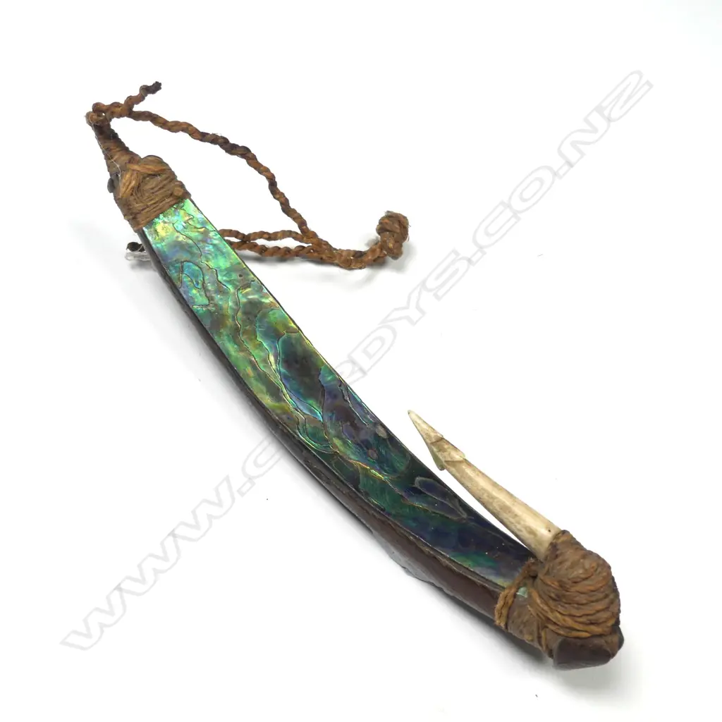 A 19thC Maori pa kahawai trolling lure Image 1++