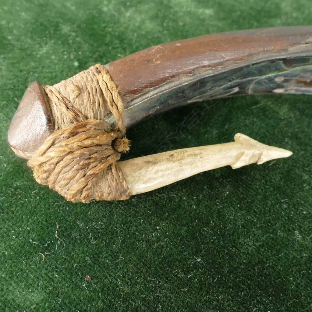 A 19thC Maori pa kahawai trolling lure Image 1++