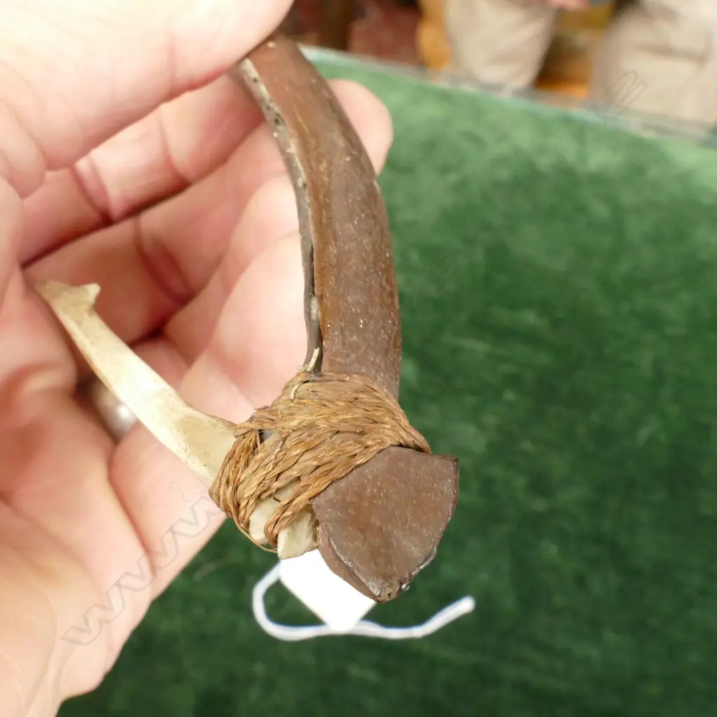 A 19thC Maori pa kahawai trolling lure Image 1++