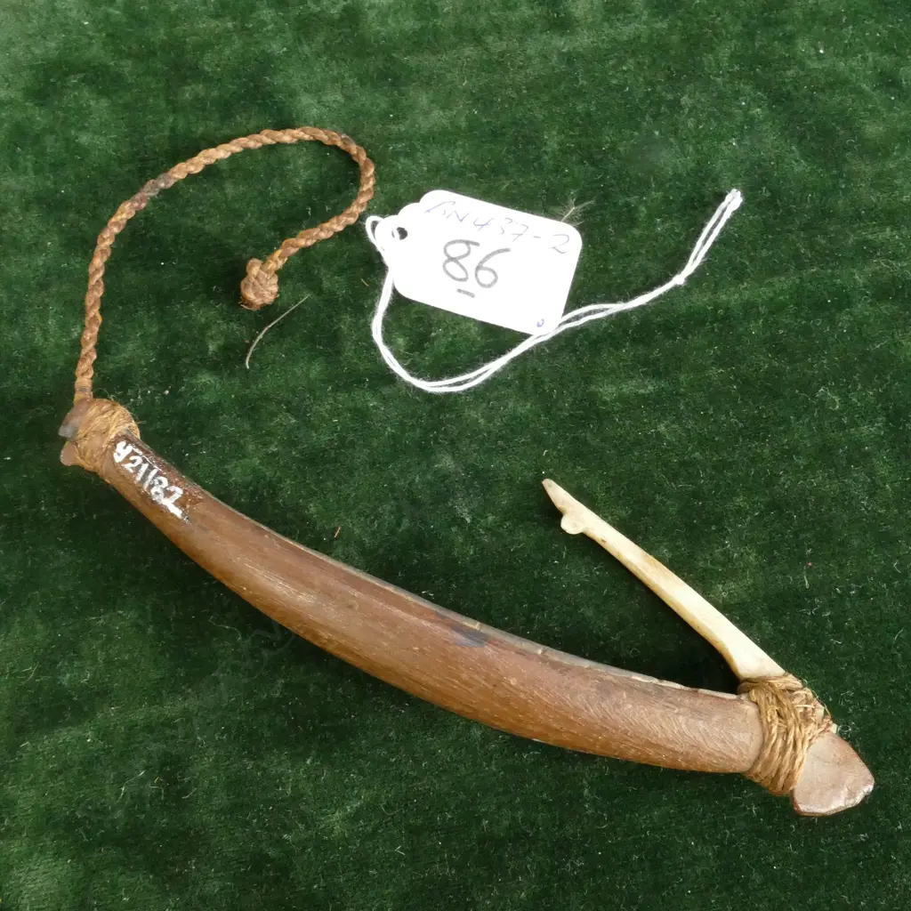 A 19thC Maori pa kahawai trolling lure Image 1++