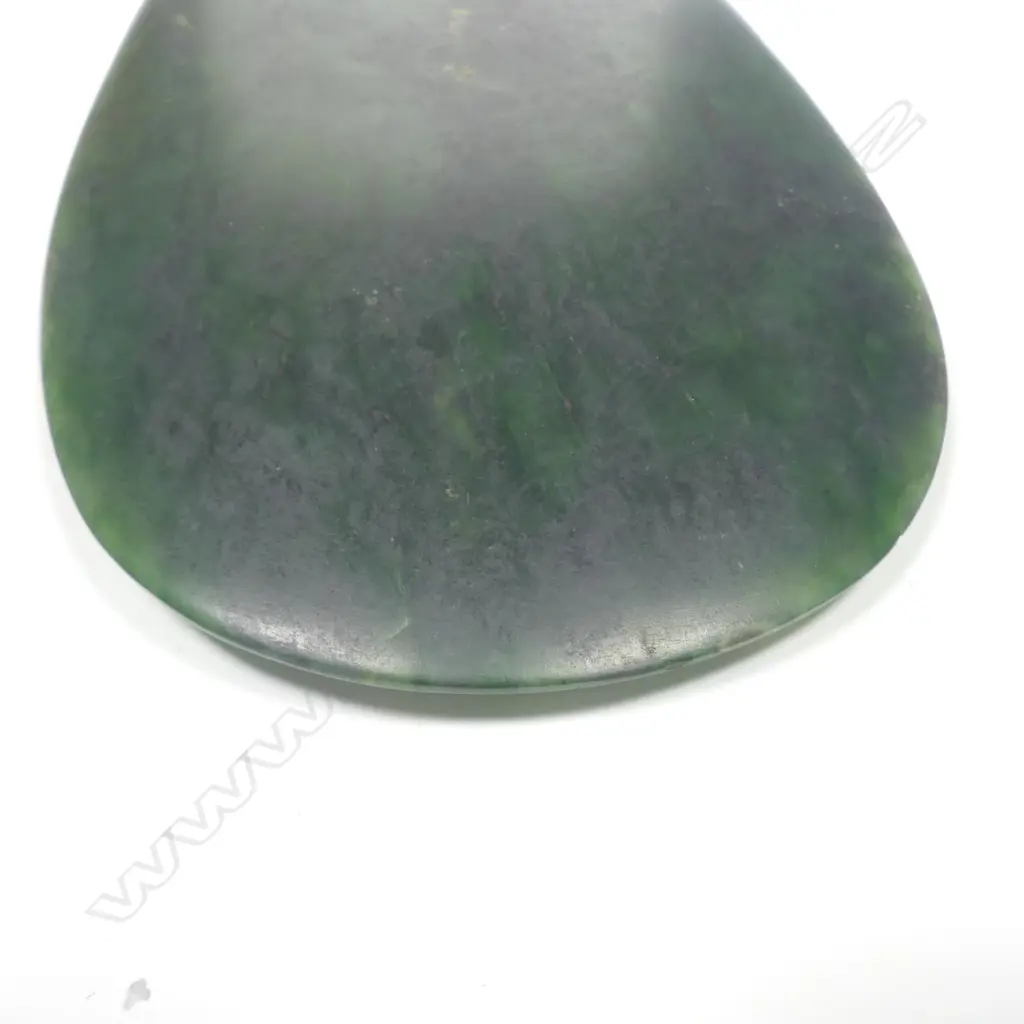 A 19thC large and impressive Maori pounamu mere Image 1++
