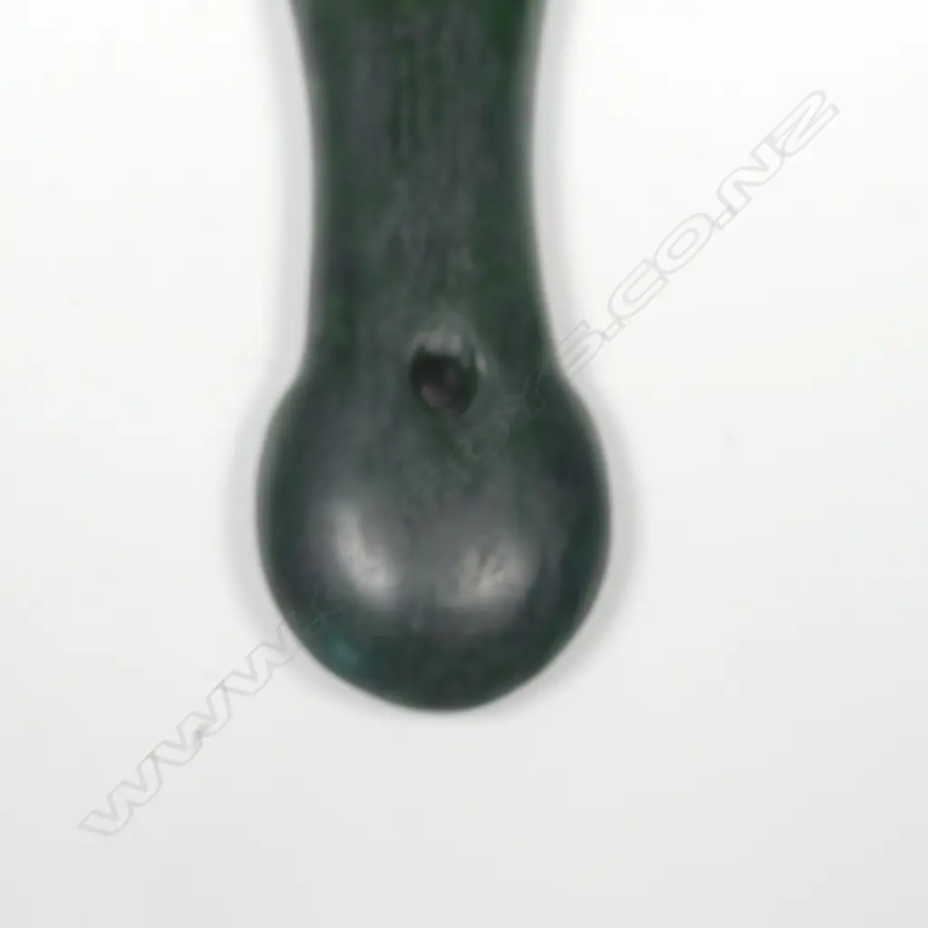 A 19thC large and impressive Maori pounamu mere Image 1++