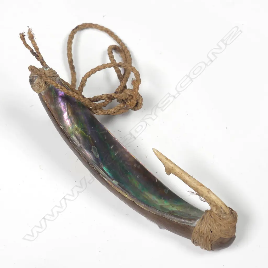 A 19thC Maori pa kahawai (trolling lure) Image 1++