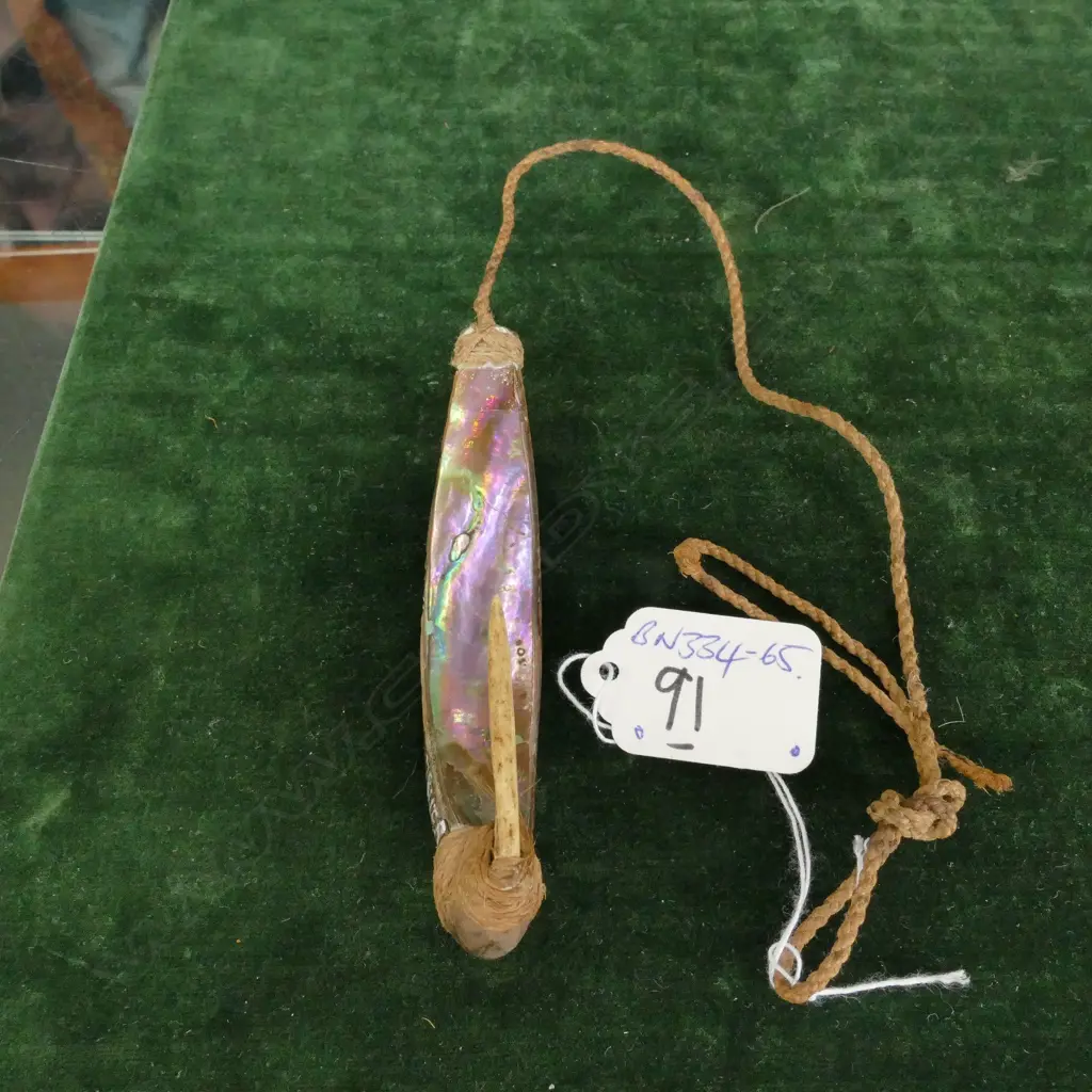 A 19thC Maori pa kahawai (trolling lure) Image 1++