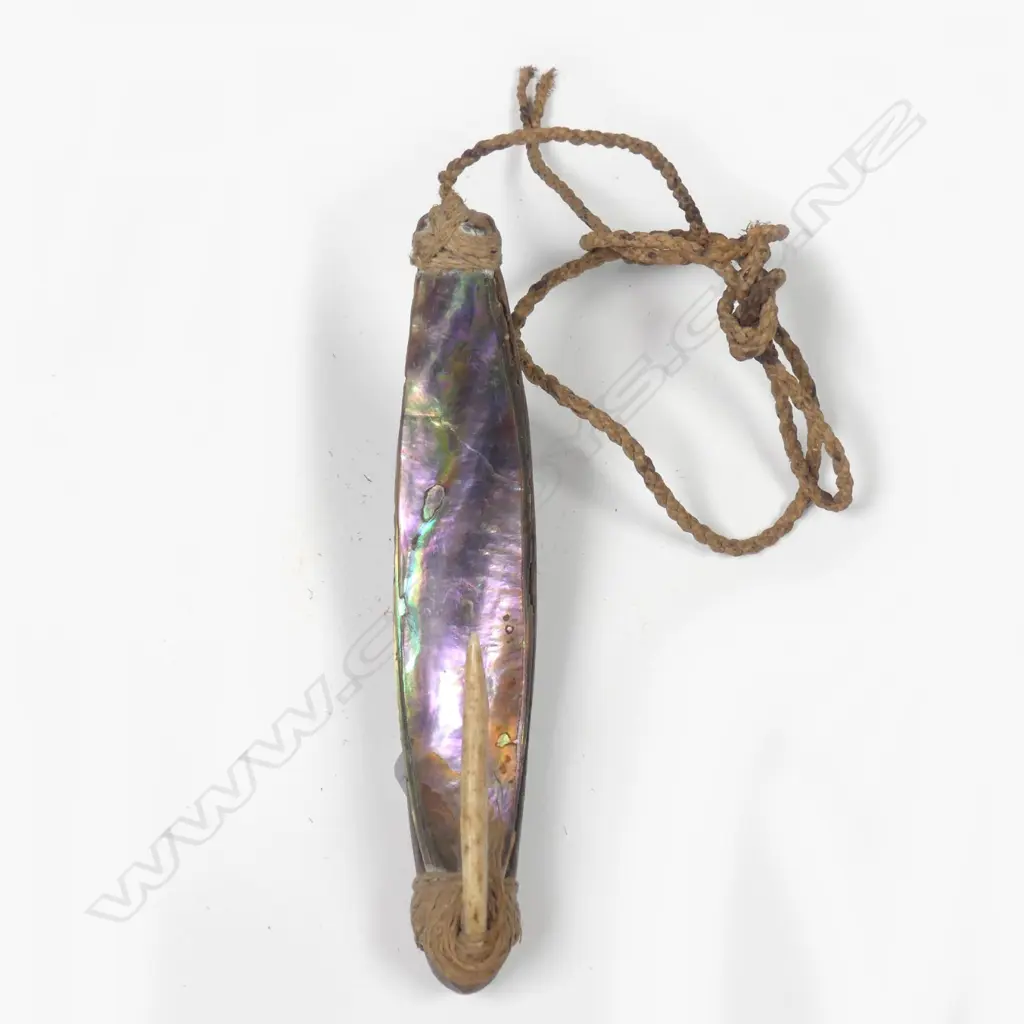 A 19thC Maori pa kahawai (trolling lure) Image 1++