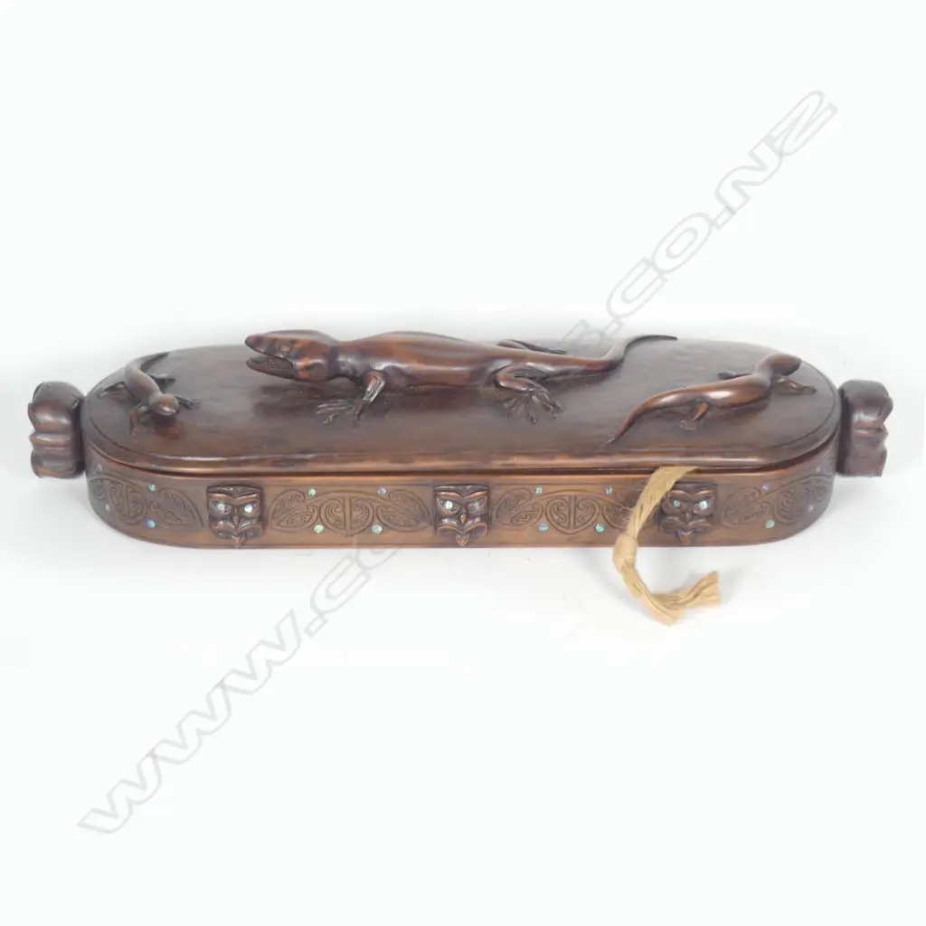 A Charlie Wilson nephrite mere of traditional form with large spatula formed blade waisted grip and triple ring groove to the butt Image 1++