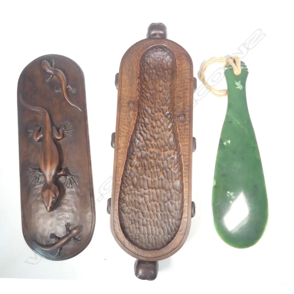 A Charlie Wilson nephrite mere of traditional form with large spatula formed blade waisted grip and triple ring groove to the butt Image 1++