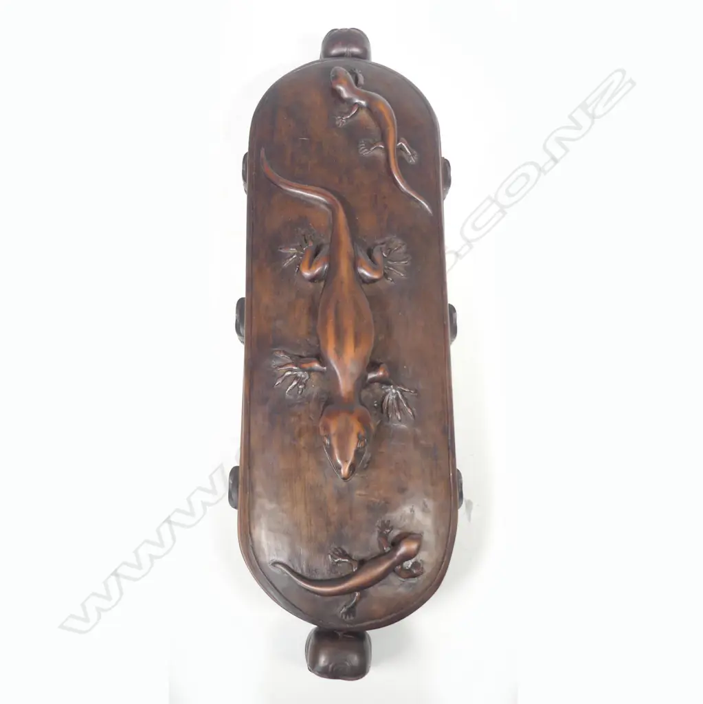 A Charlie Wilson nephrite mere of traditional form with large spatula formed blade waisted grip and triple ring groove to the butt Image 1++