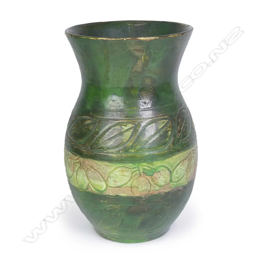A large Briar Gardner pottery vase Image 1++
