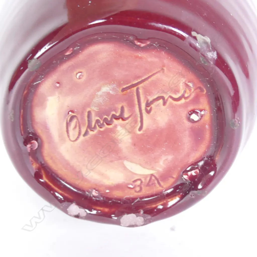 A good Olive Jones striking red glazed vase Image 1++