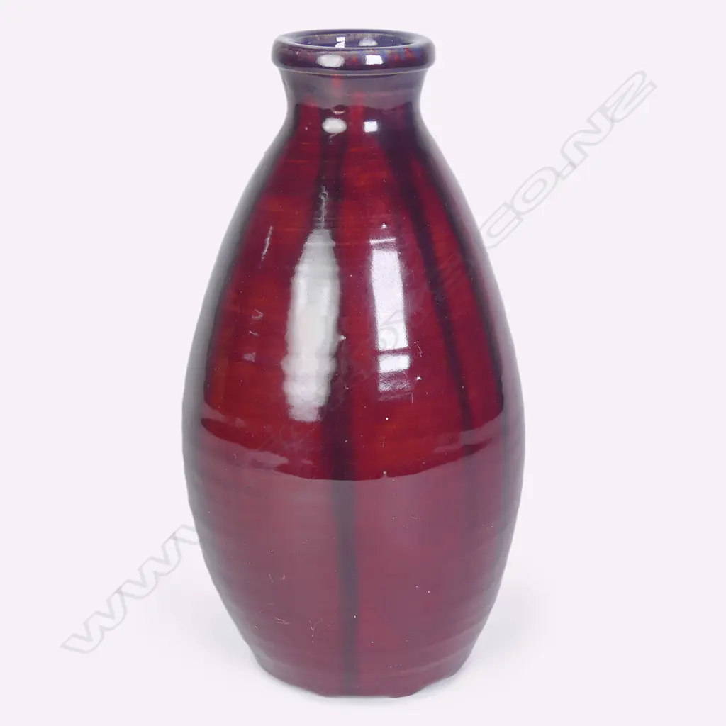 A good Olive Jones striking red glazed vase Image 1++