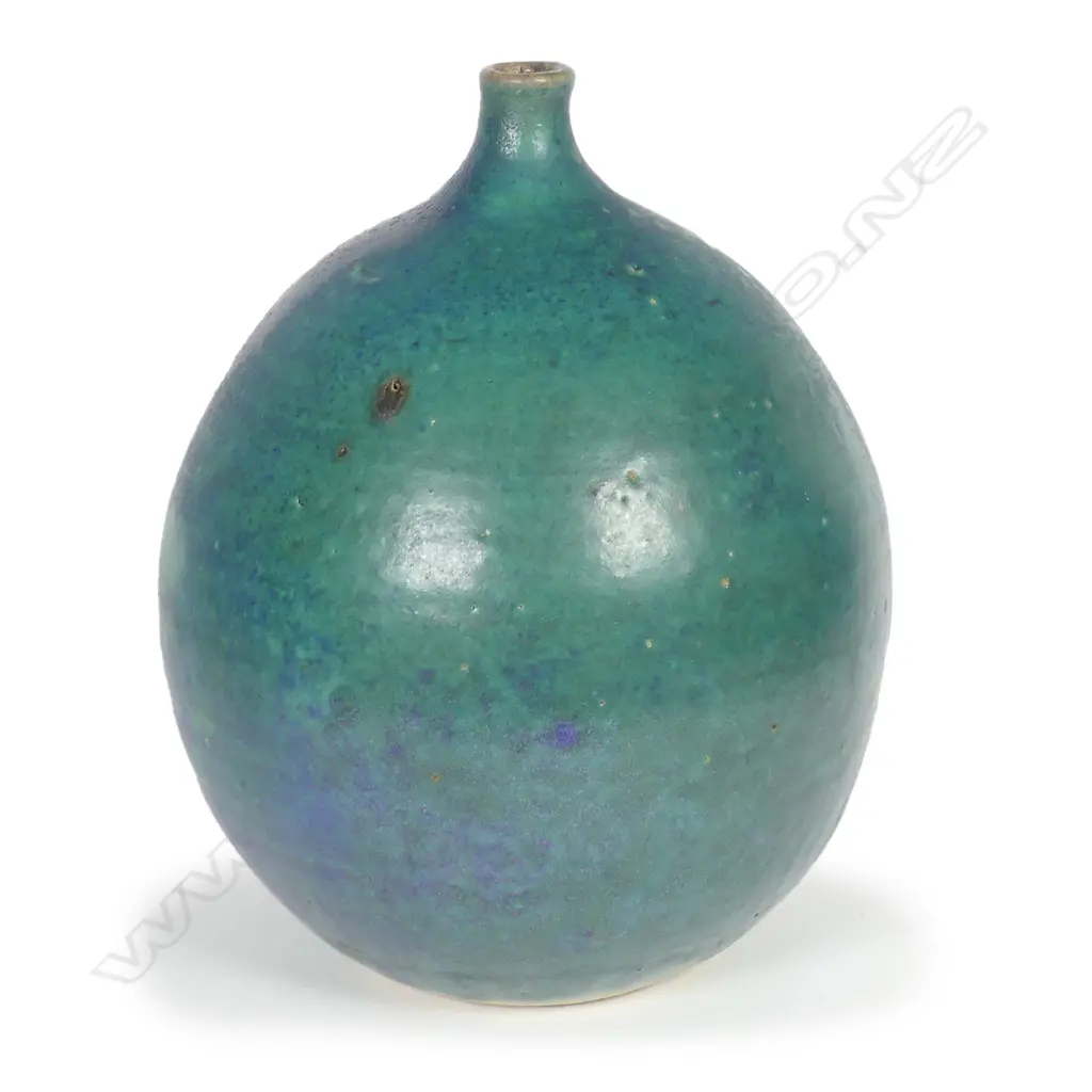 A Len Castle orb specimen vase Image 1++