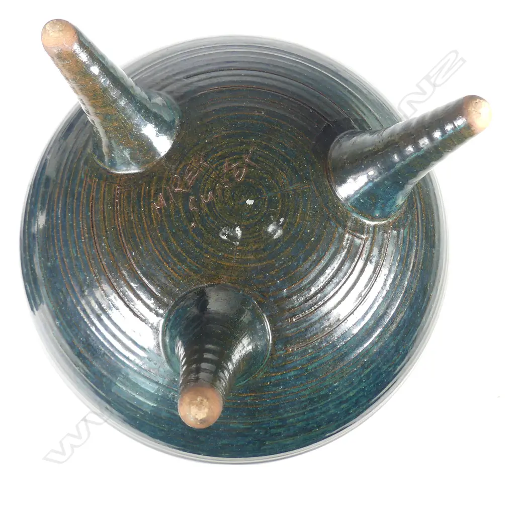 A Mirek Smisek tripod vessel Image 1++
