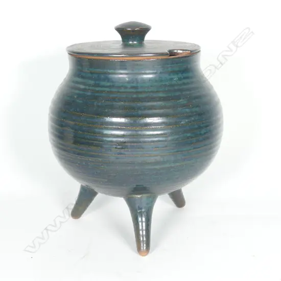 A Mirek Smisek tripod vessel