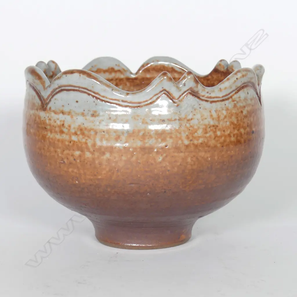 A Mirek Smisek shino glazed bowl Image 1++