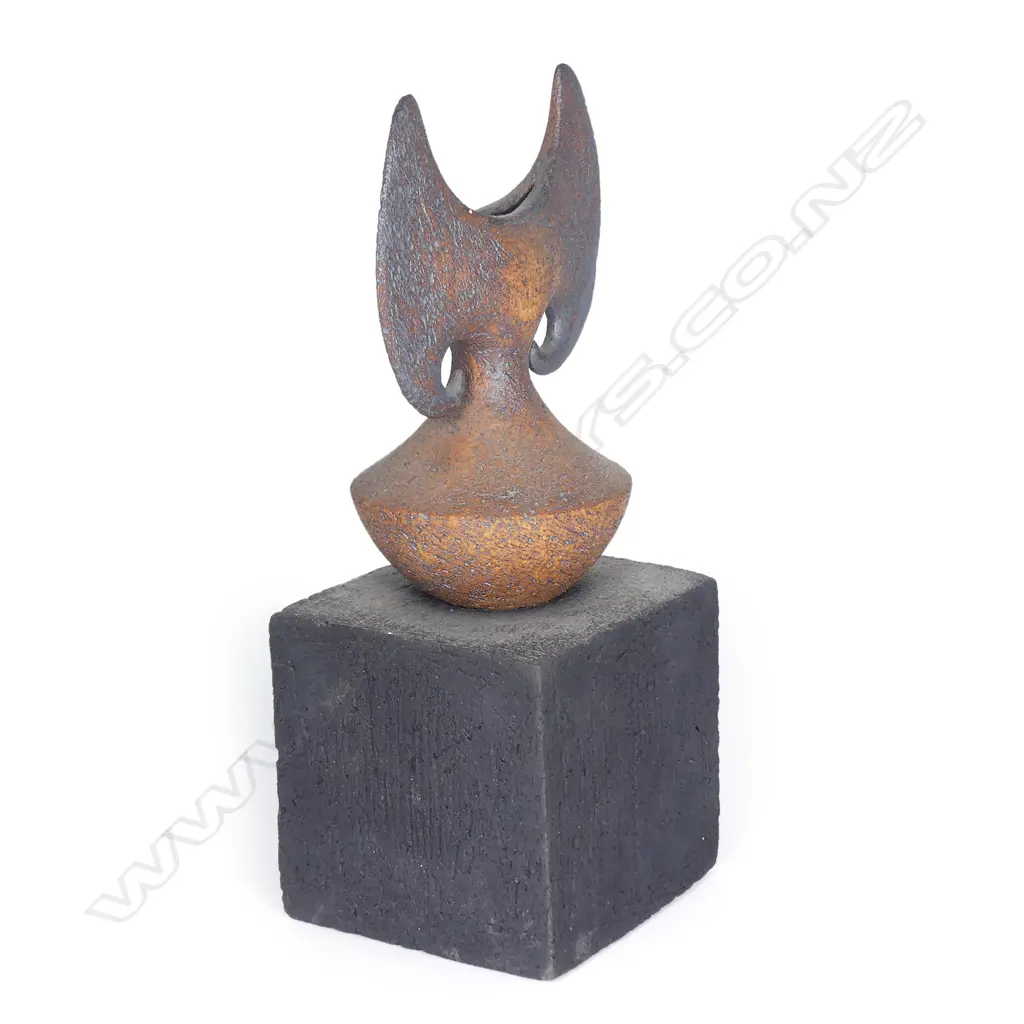 Ces Thomas Sculptural Form Image 1++