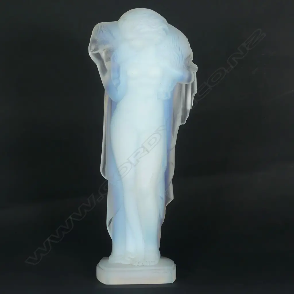 An Etling Art Deco opalescent glass figure of a female nude Image 1++