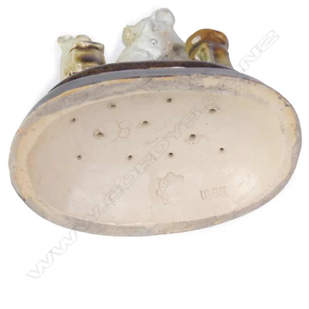 A George Tinworth (1843-1913) Doulton Lambeth 'The Barber' mouse group menu holder Image 1++