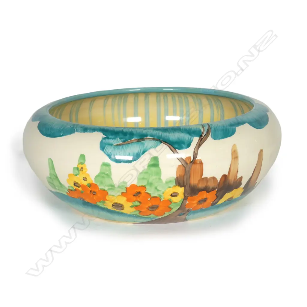 A Clarice Cliff 'Bizarre' bowl Image 1++
