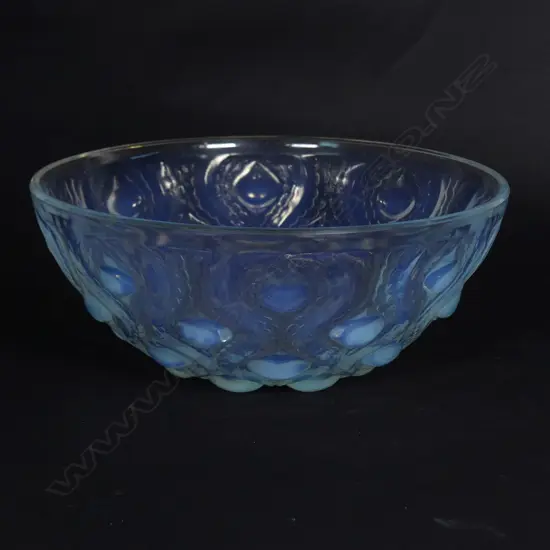 A Rene Lalique 'Bulbes' pattern opalescent glass bow