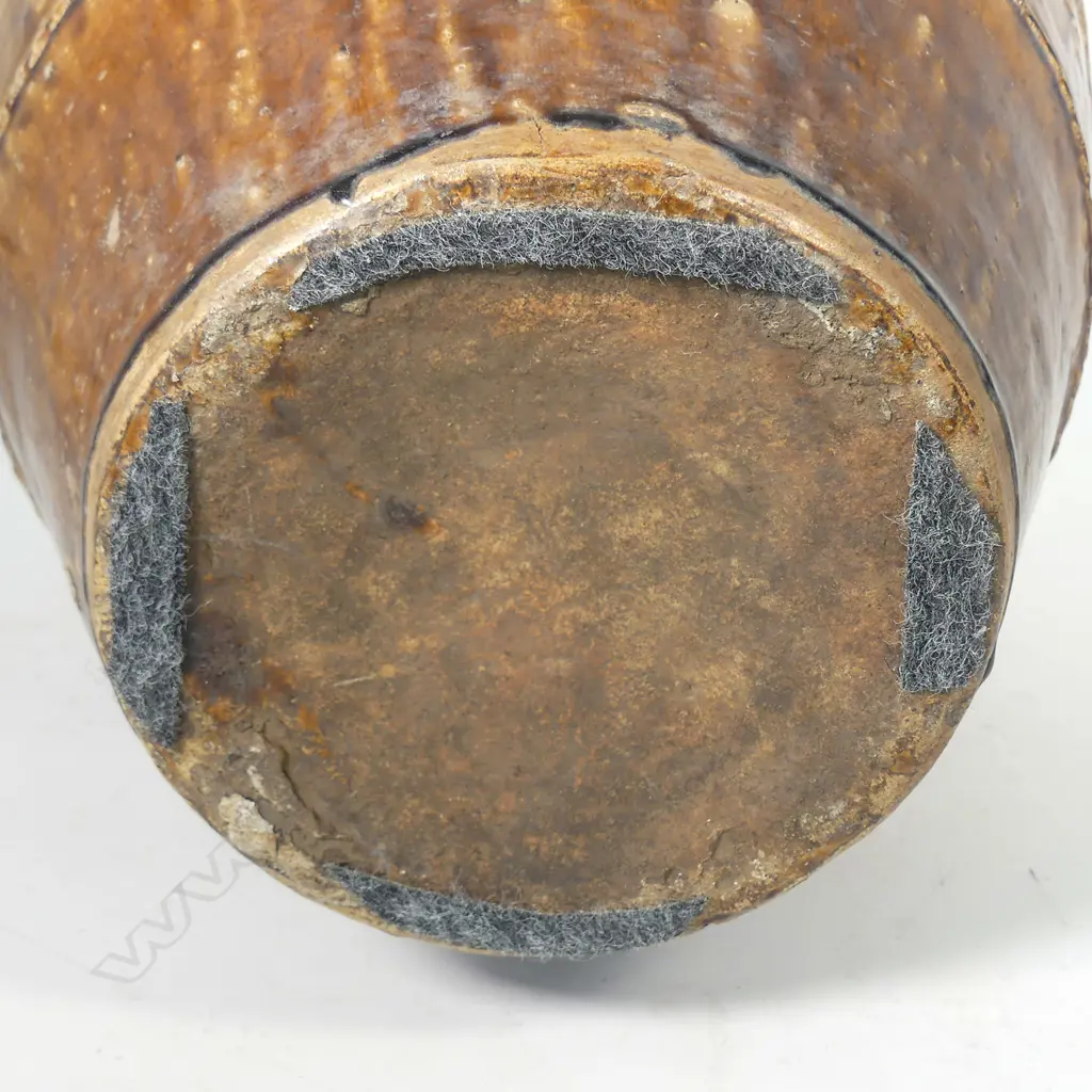 A large Annamese pottery jar Image 1++