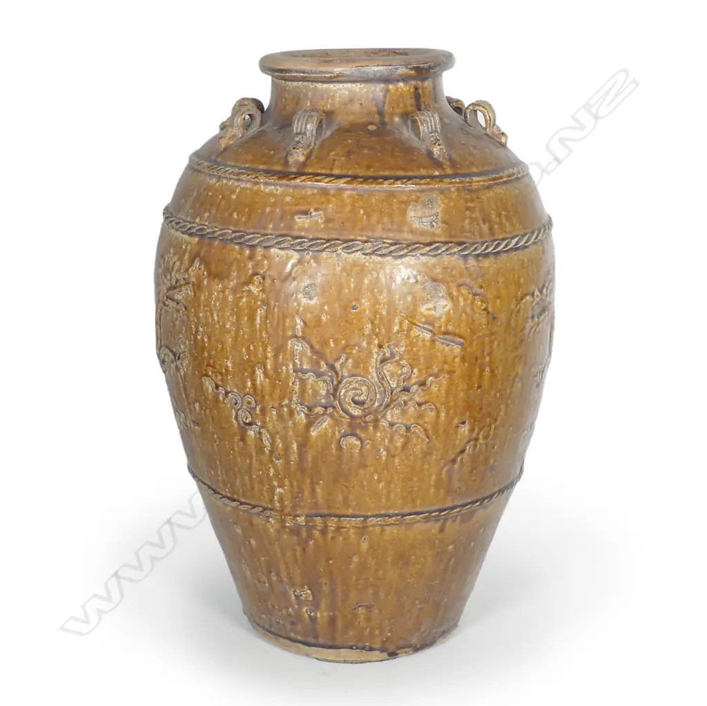 A large Annamese pottery jar Image 1++